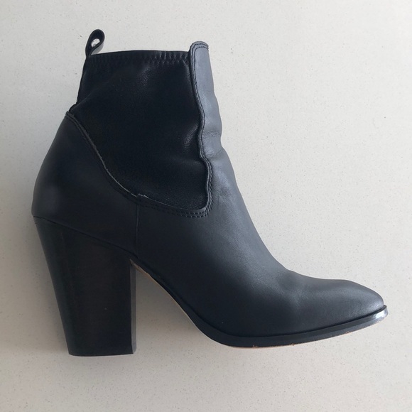 Donald J. Pliner Shoes - Donald J. Pliner Booties 🖤